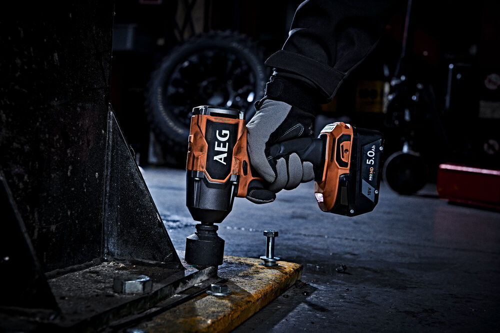Гайковерт аккумуляторный AEG BSS18MTF12BL-402C