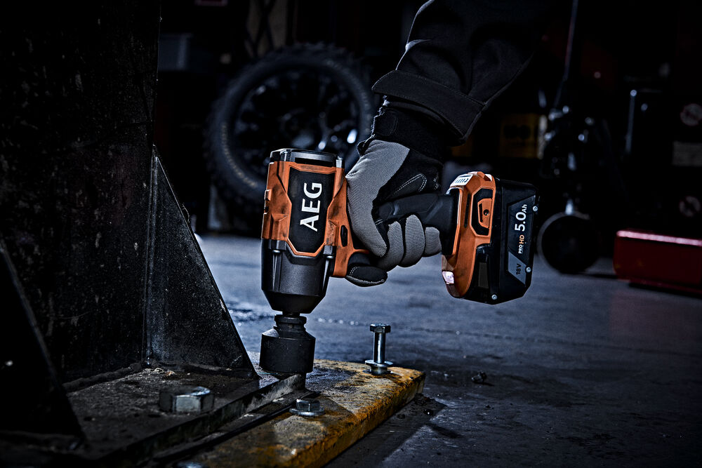Гайковерт аккумуляторный AEG BSS18MTF12BL-402C