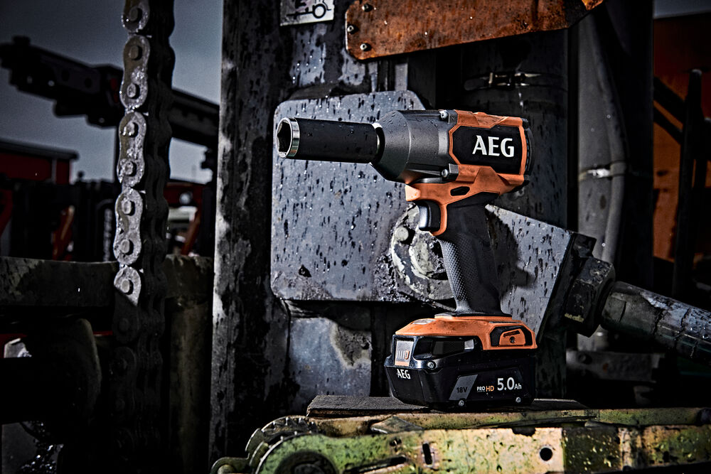 Гайковерт аккумуляторный AEG BSS18MTF12BL-402C