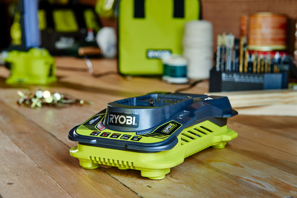 Зарядное устройство RYOBI RC18150 система ONE +