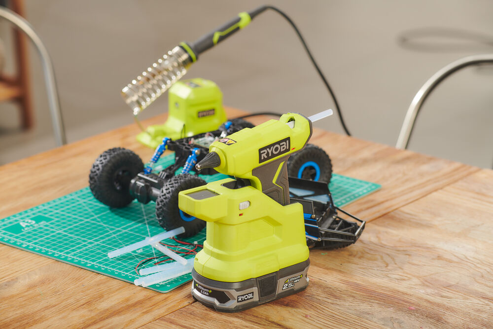 Термоклеевой пистолет RYOBI RGLM18-0 (без батареи) система ONE +