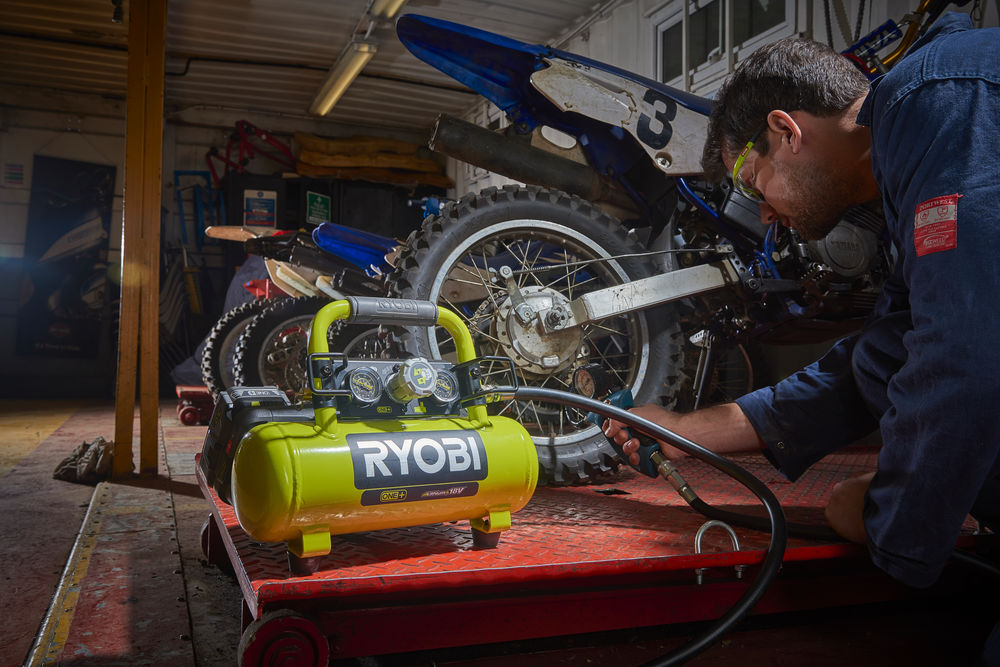 Компрессор безмасляный коаксиальный аккумуляторный RYOBI R18AC-0 (без батареи) система ONE +