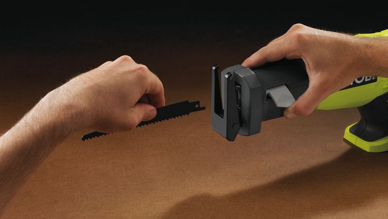 Пила сабельная RYOBI RRS1801M (без батареи) система ONE +