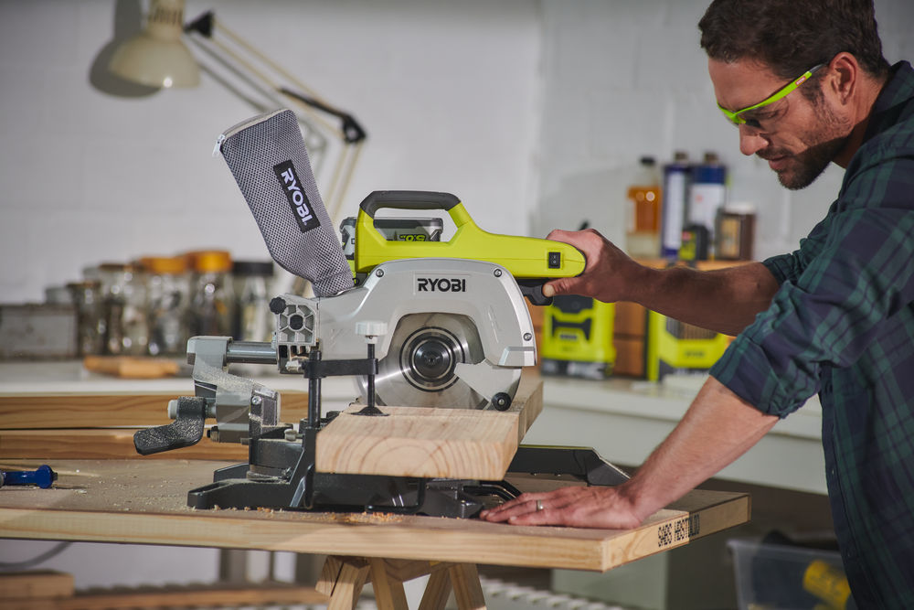 Торцовочная пила RYOBI R18MS216-0 (без батареи) система ONE +
