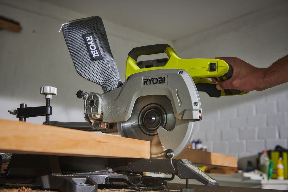 Торцовочная пила RYOBI R18MS216-0 (без батареи) система ONE +
