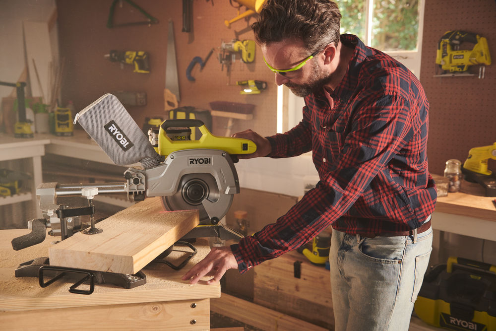 Торцовочная пила RYOBI R18MS216-0 (без батареи) система ONE +