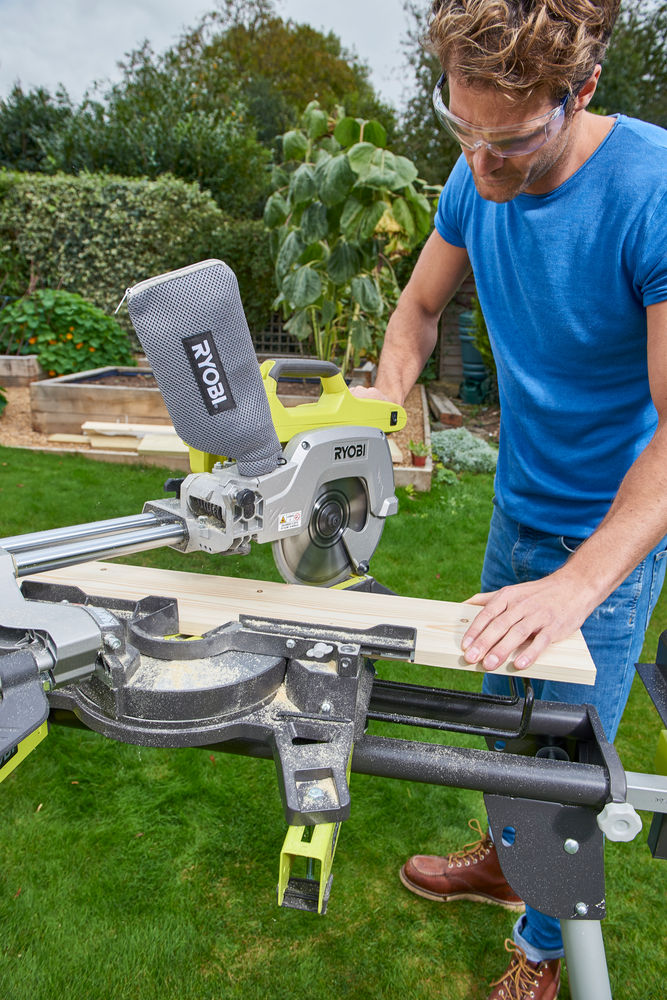 Торцовочная пила RYOBI R18MS216-0 (без батареи) система ONE +