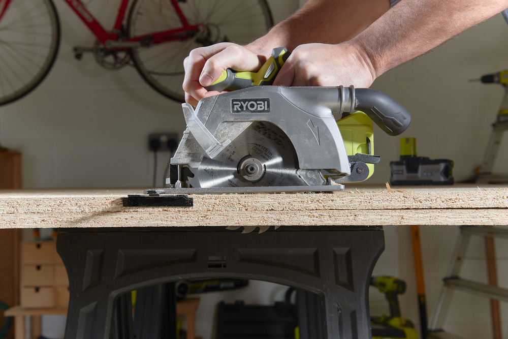 Пила циркулярная RYOBI R18CS-0 (без батареи) система ONE +