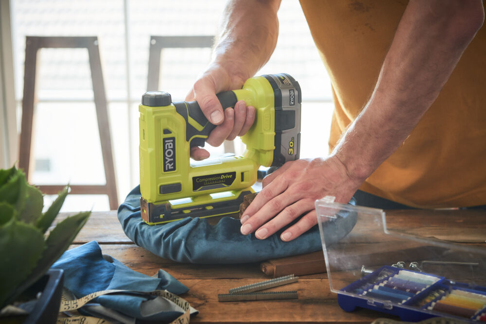 Степлер RYOBI R18ST50-0 (без батареи) система ONE +