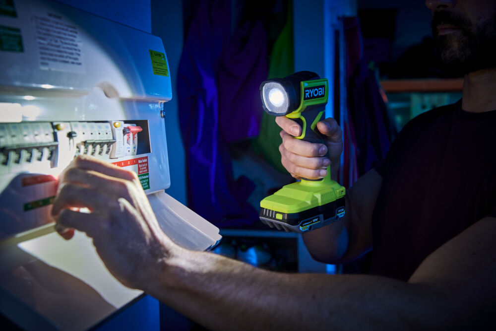 Фонарь RYOBI RLF18-0 (без батареи) система ONE +