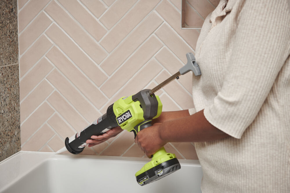 Пистолет для герметика RYOBI RCG18-0 (без батареи) система ONE +