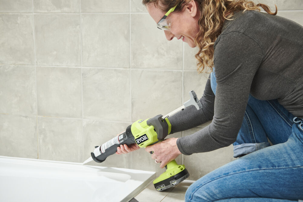 Пистолет для герметика RYOBI RCG18-0 (без батареи) система ONE +
