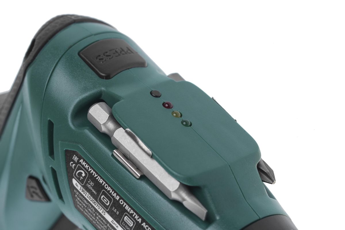 Отвертка аккумуляторная Hammer ACD3.6A с набором бит