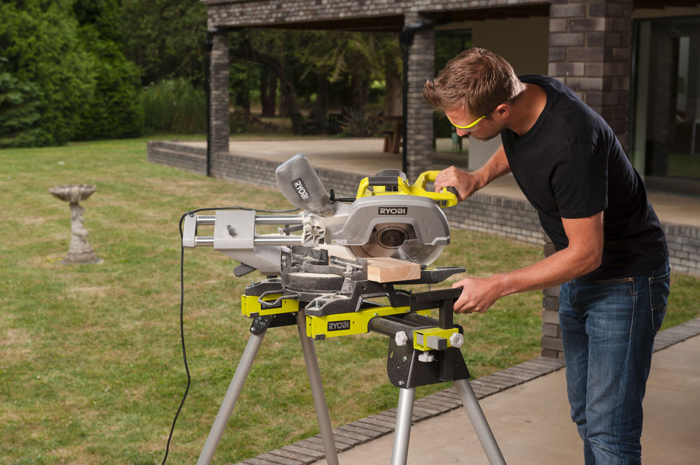 Пила торцовочная RYOBI EMS305RG