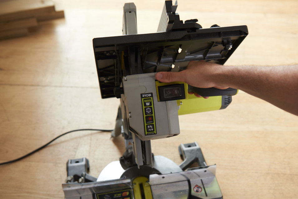 Пила торцовочная комбинированная (распиловочный станок) RYOBI RTMS1800-G