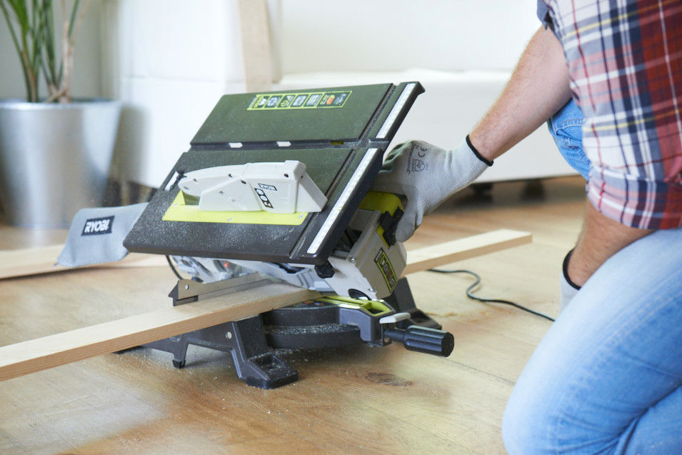 Пила торцовочная комбинированная (распиловочный станок) RYOBI RTMS1800-G