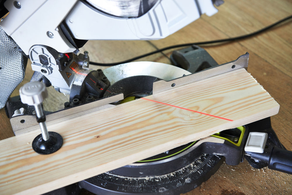 Пила торцовочная комбинированная (распиловочный станок) RYOBI RTMS1800-G