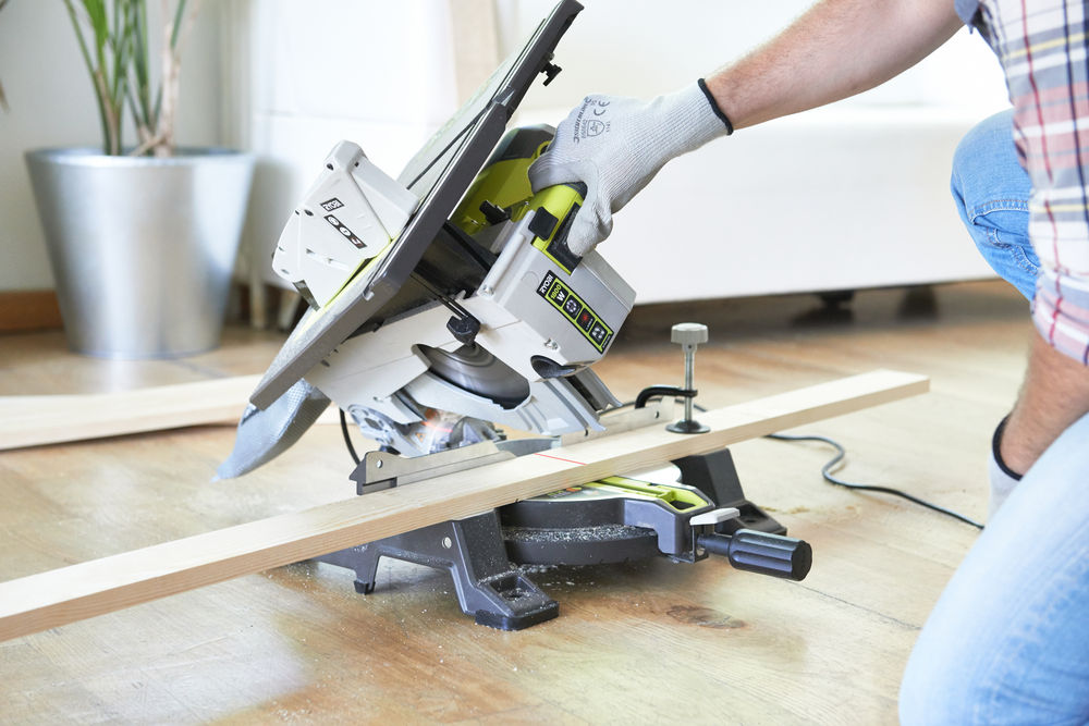 Пила торцовочная комбинированная (распиловочный станок) RYOBI RTMS1800-G