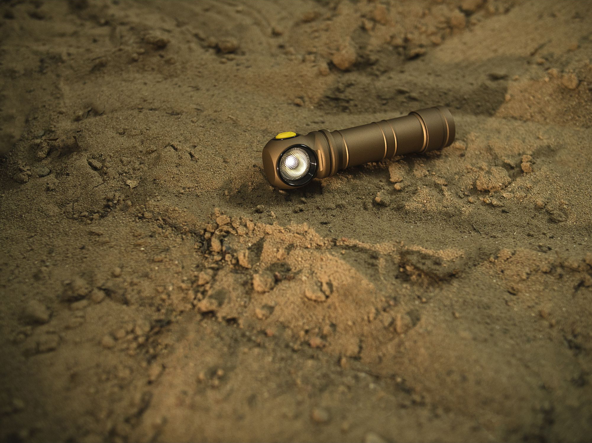 Фонарь Armytek Wizard C2 Pro Max Sand Белый