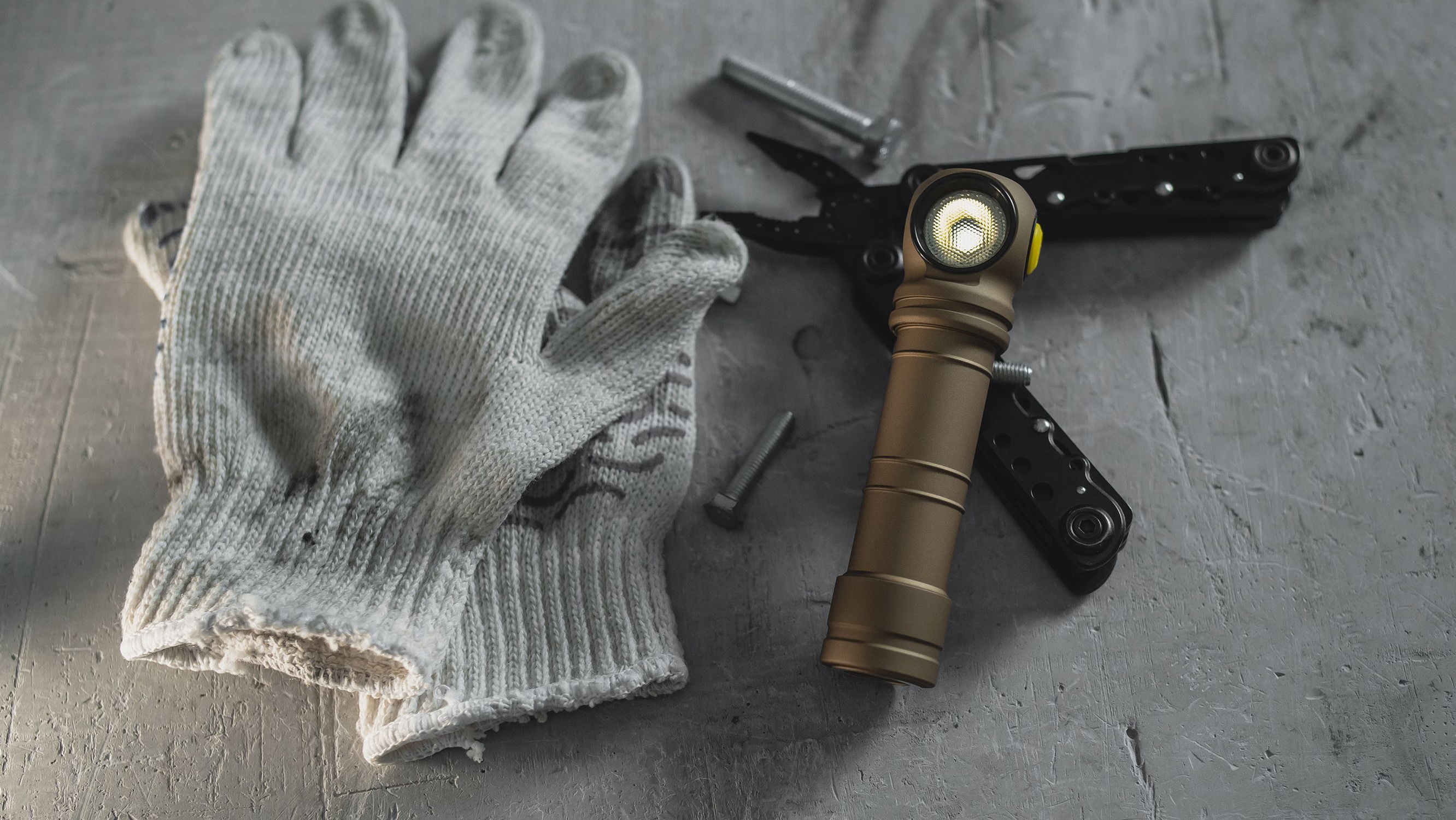 Фонарь Armytek Wizard C2 Pro Max Sand Белый