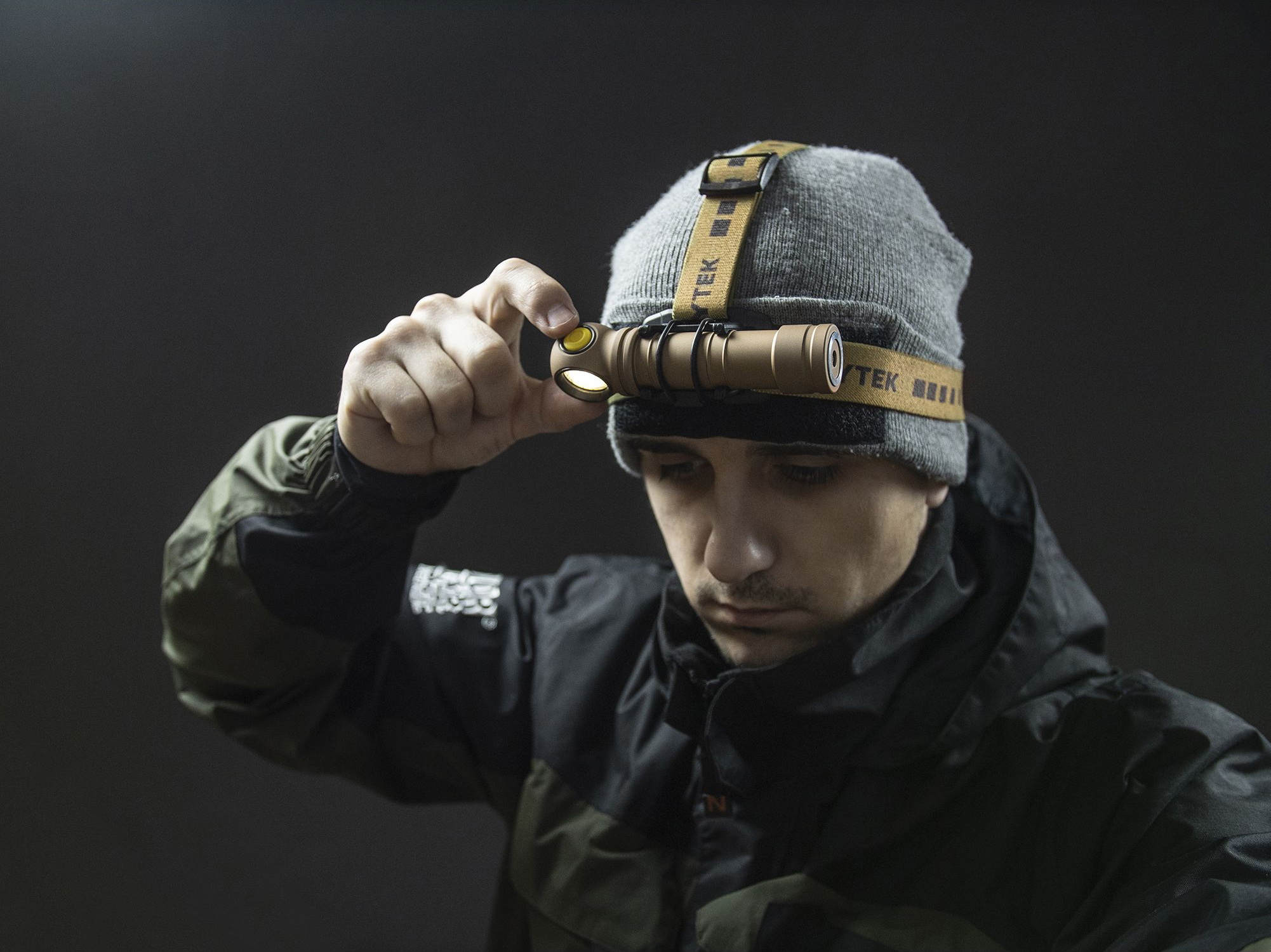 Фонарь Armytek Wizard C2 Pro Max Sand Белый
