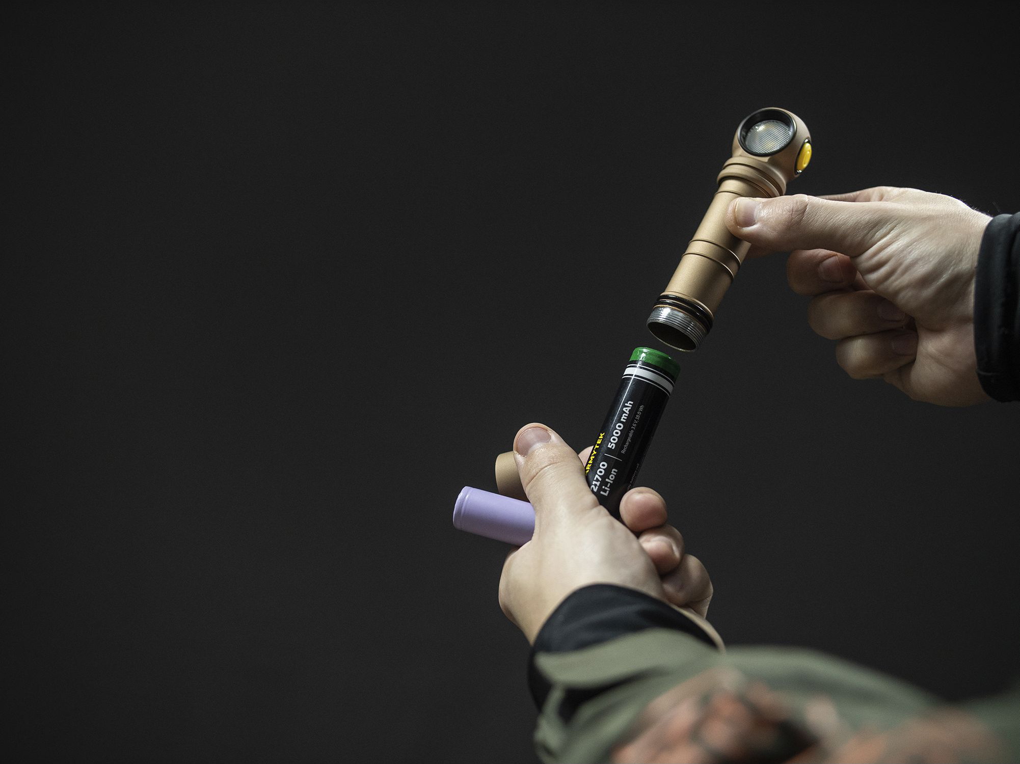 Фонарь Armytek Wizard C2 Pro Max Sand Белый