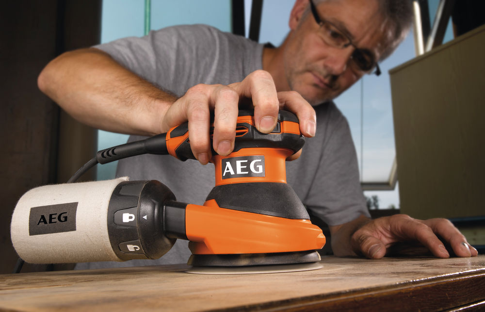 Эксцентриковая шлифмашина AEG EX 125 ES