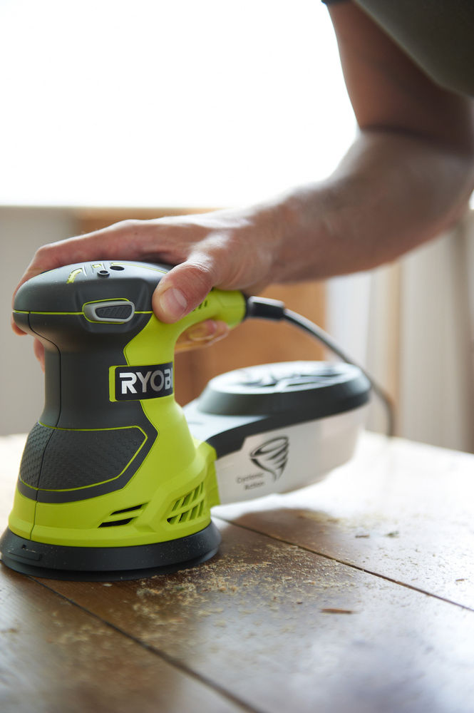 Эксцентриковая шлифмашина RYOBI ROS300A