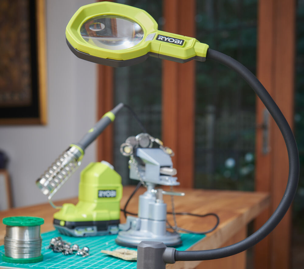 Фонарь с увеличительной линзой RYOBI RML18-0 (без батареи) система ONE +