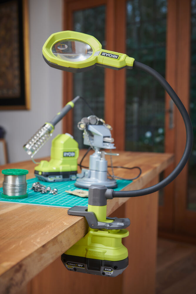 Фонарь с увеличительной линзой RYOBI RML18-0 (без батареи) система ONE +