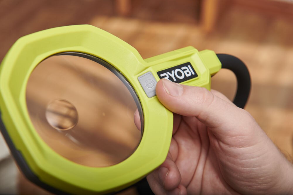 Фонарь с увеличительной линзой RYOBI RML18-0 (без батареи) система ONE +