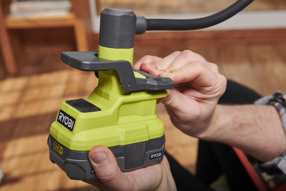 Фонарь с увеличительной линзой RYOBI RML18-0 (без батареи) система ONE +