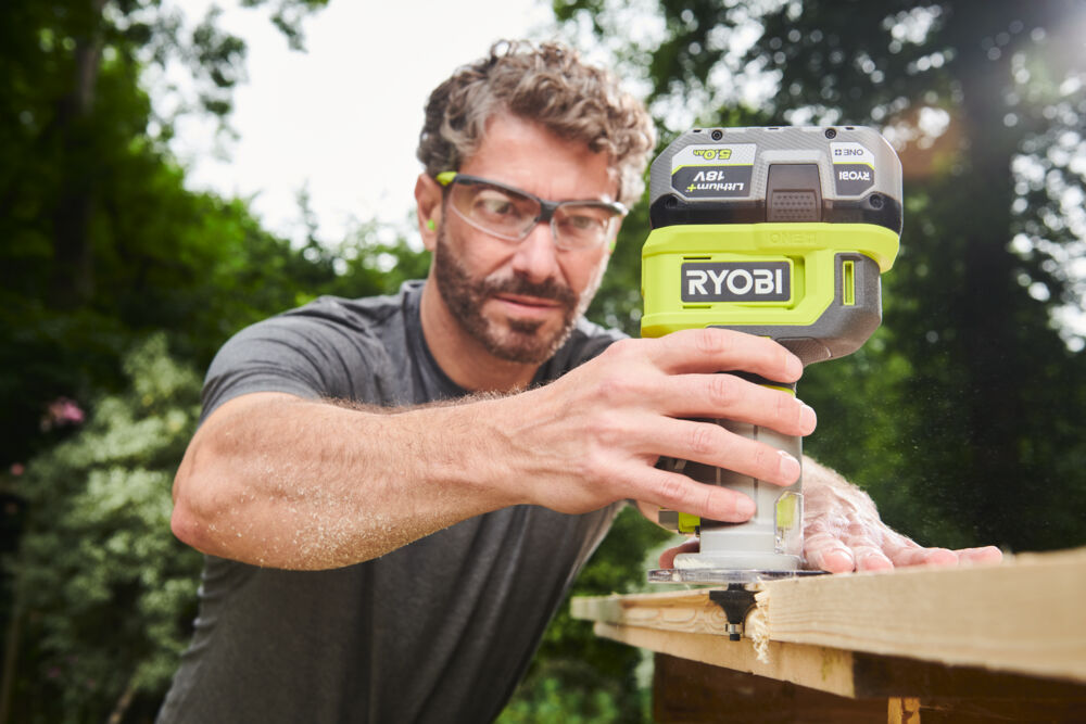 Фрезер кромочный RYOBI RTR18-0 (без батареи) система ONE +
