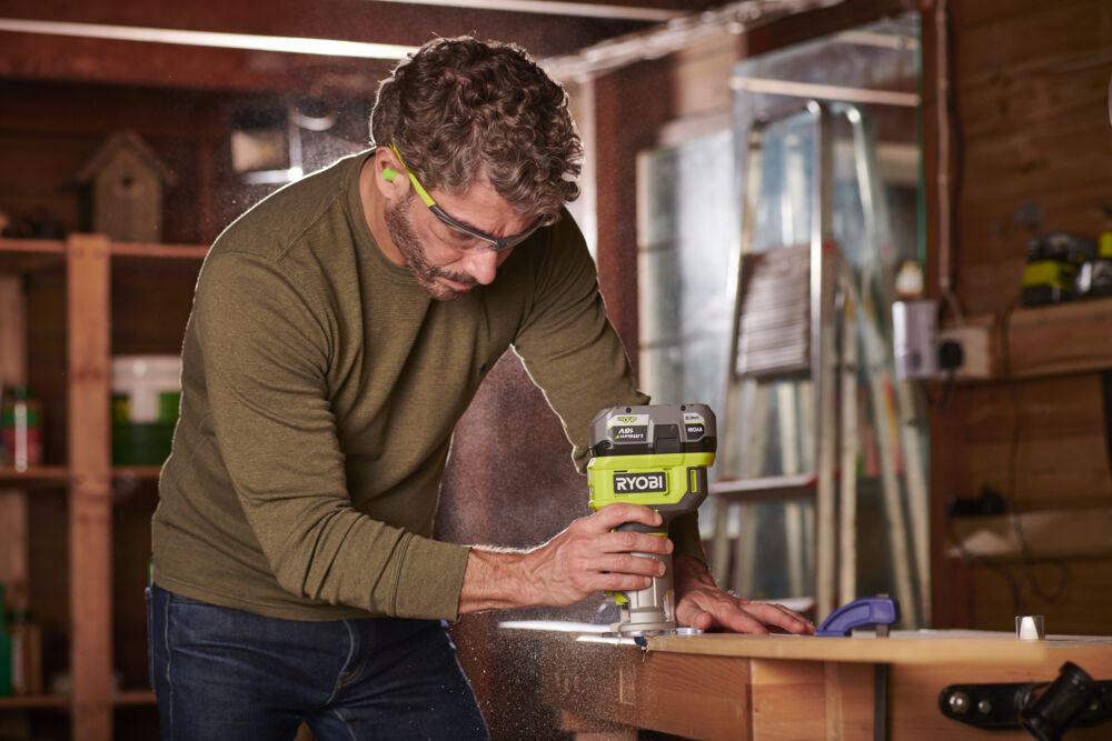 Фрезер кромочный RYOBI RTR18-0 (без батареи) система ONE +