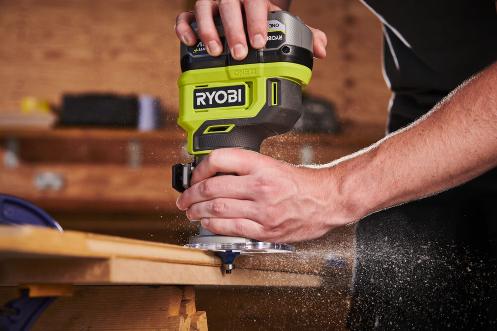 Фрезер кромочный RYOBI RTR18-0 (без батареи) система ONE +
