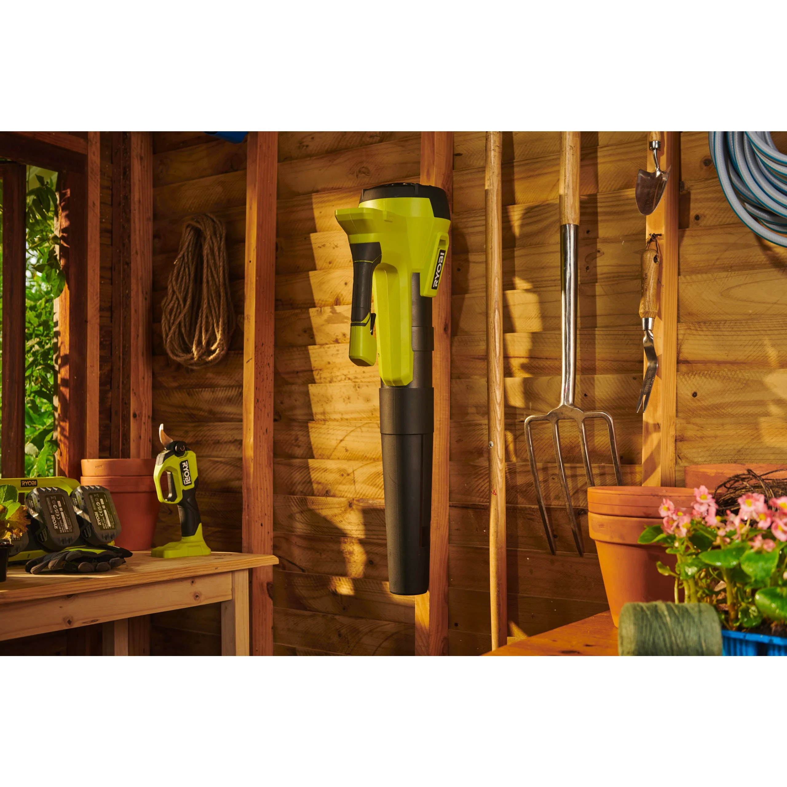 Воздуходувка RYOBI RY18BLB-0 (без батареи) система ONE +