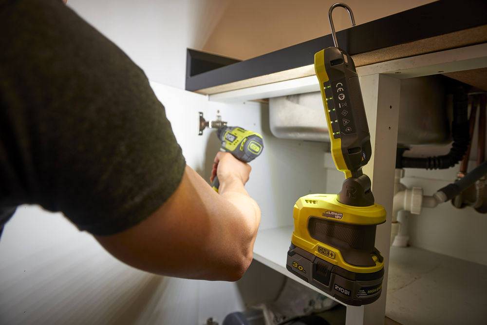 Фонарь RYOBI R18ALP-0 (без батареи) система ONE +
